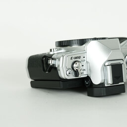 OLYMPUS OM-D E-M10 Mark IV