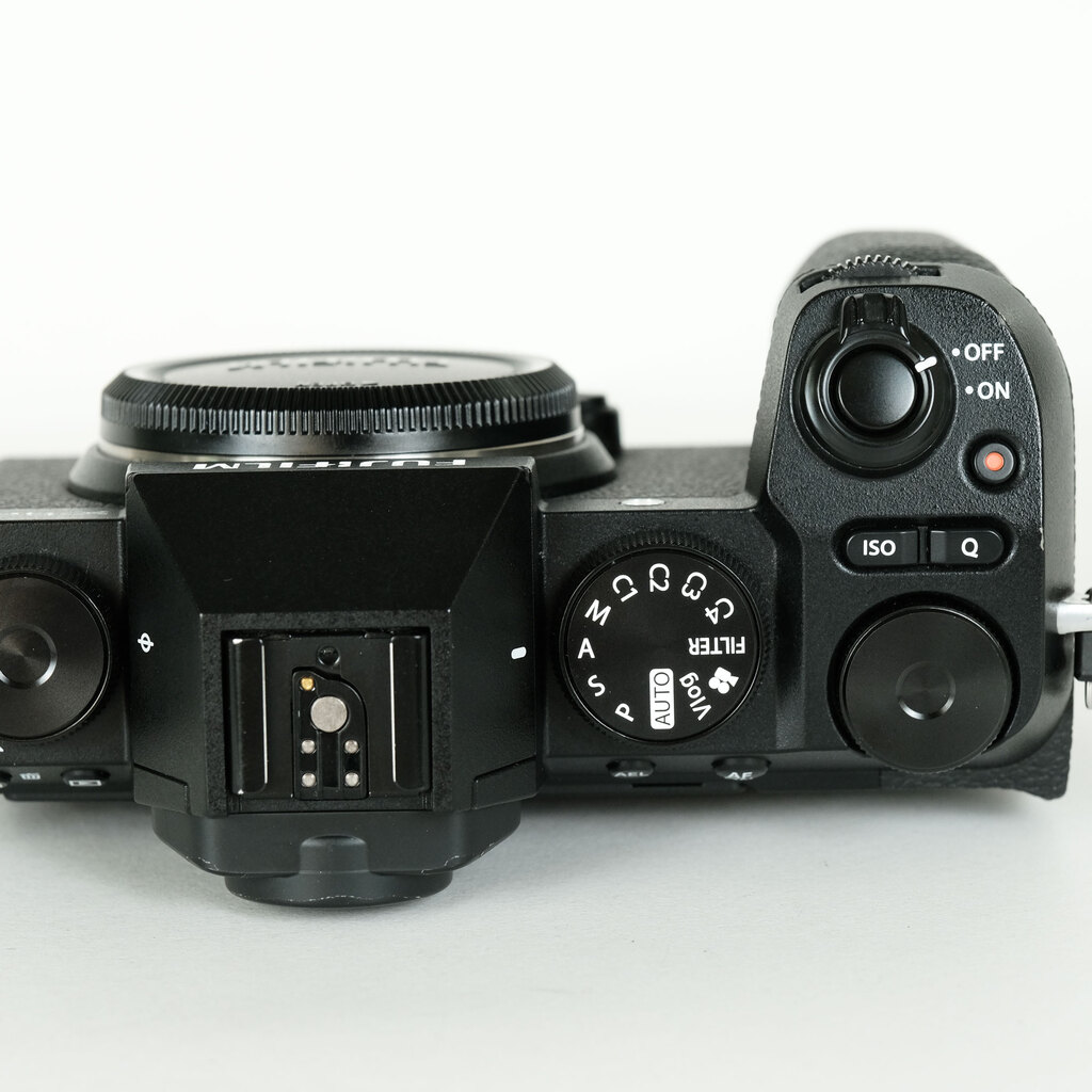 FUJIFILM X-S20