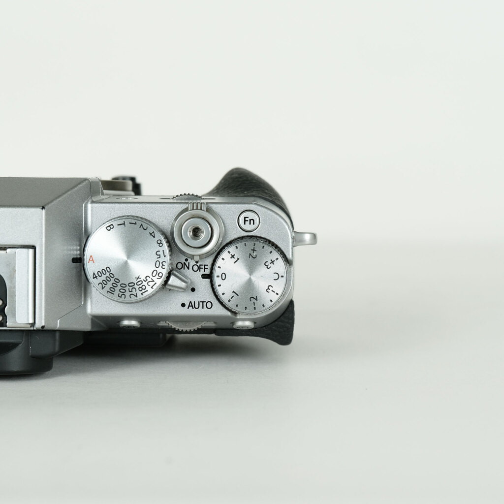 FUJIFILM X-T20 ボディ シルバー おまけつき FUJIFILM X-T20の出品 | ONE SCENE(ワンシーン)