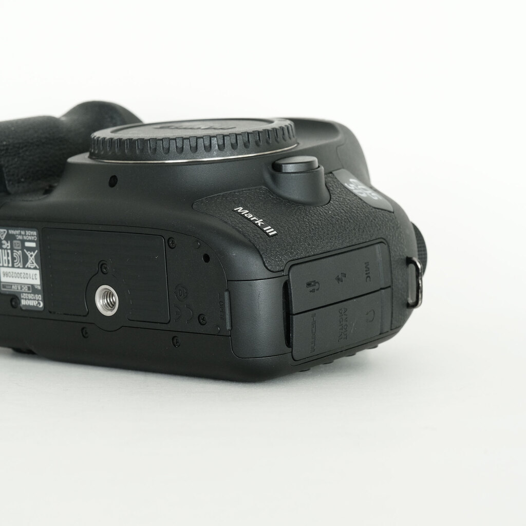 Canon EOS 5D Mark III Canon EOS 5D Mark III