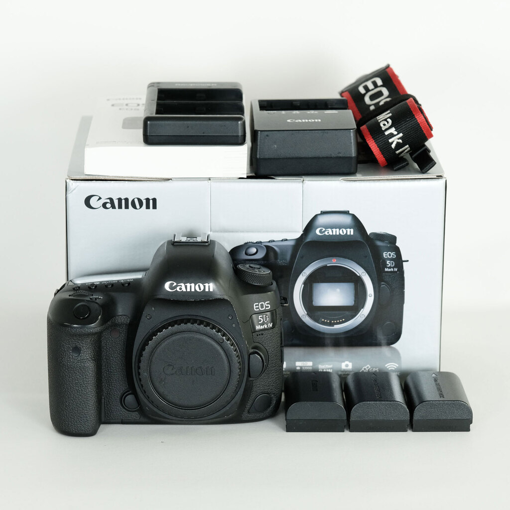 Canon EOS 5D Mark IV 本体とおまけのレンズ付き キヤノン Canon EOS 5D Mark IV 標準&超望遠＆単焦点トリプル