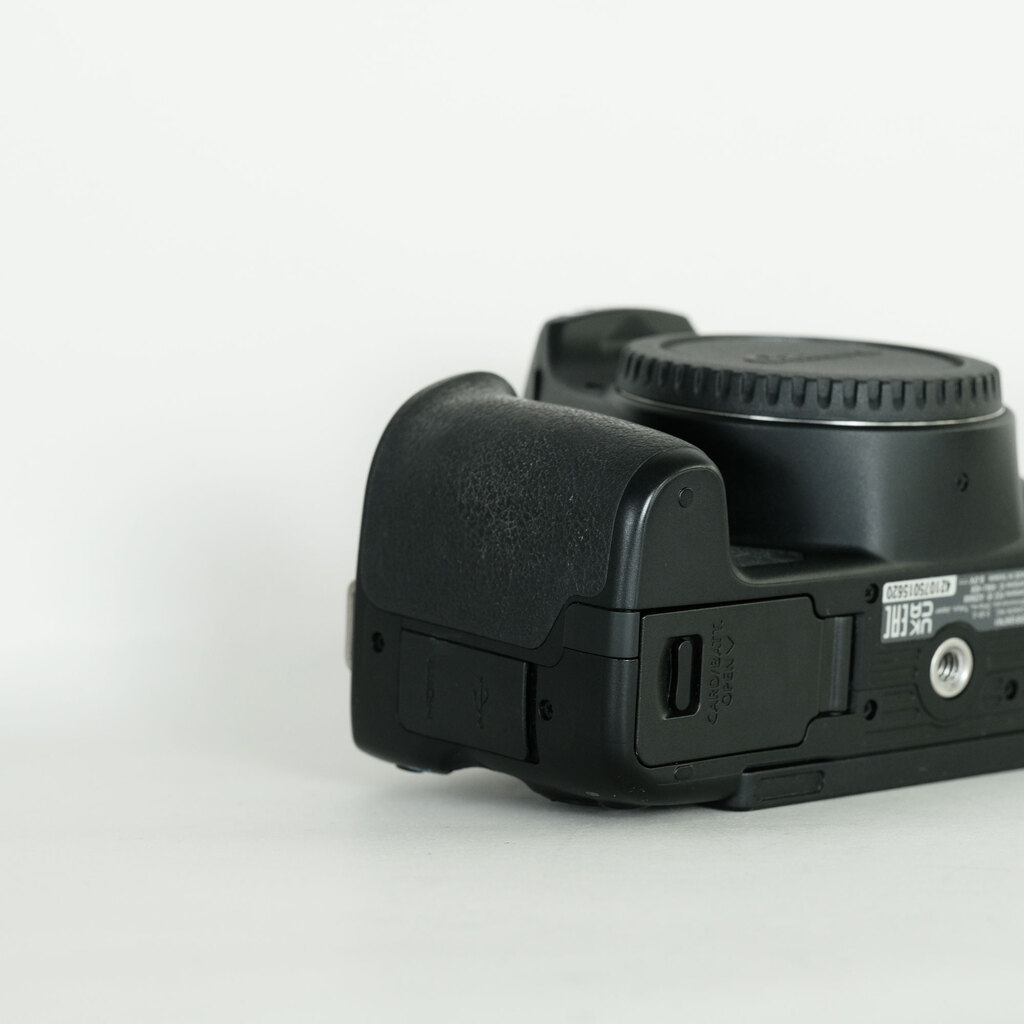 Canon EOS Kiss X10 Canon EOS Kiss X10