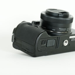 Panasonic LUMIX DC-G100V 標準ズームレンズ + トライポッドグリップキット Panasonic LUMIX DC-G100V 標準ズームレンズ + トライポッドグリップキット