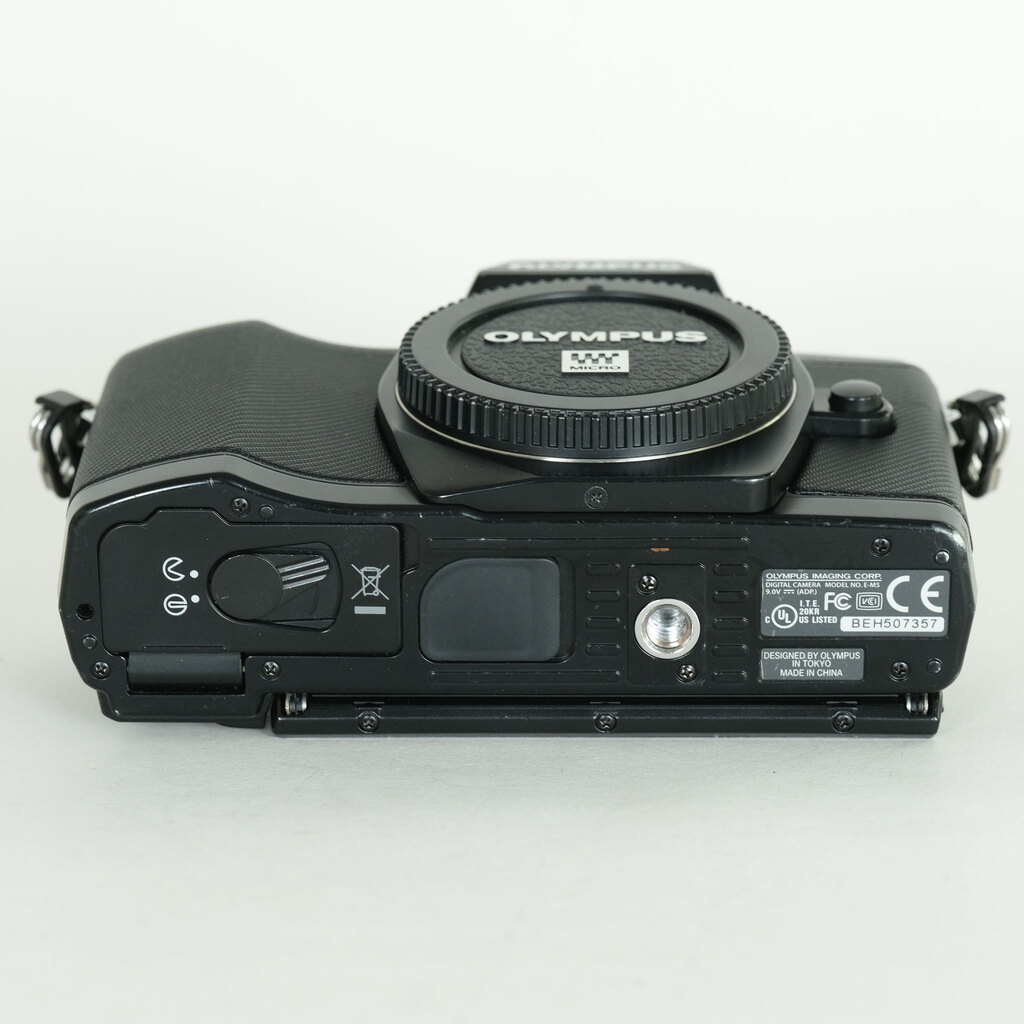 OLYMPUS OM-D E-M5 ボディ ブラックの出品 | ONE SCENE（ワンシーン）
