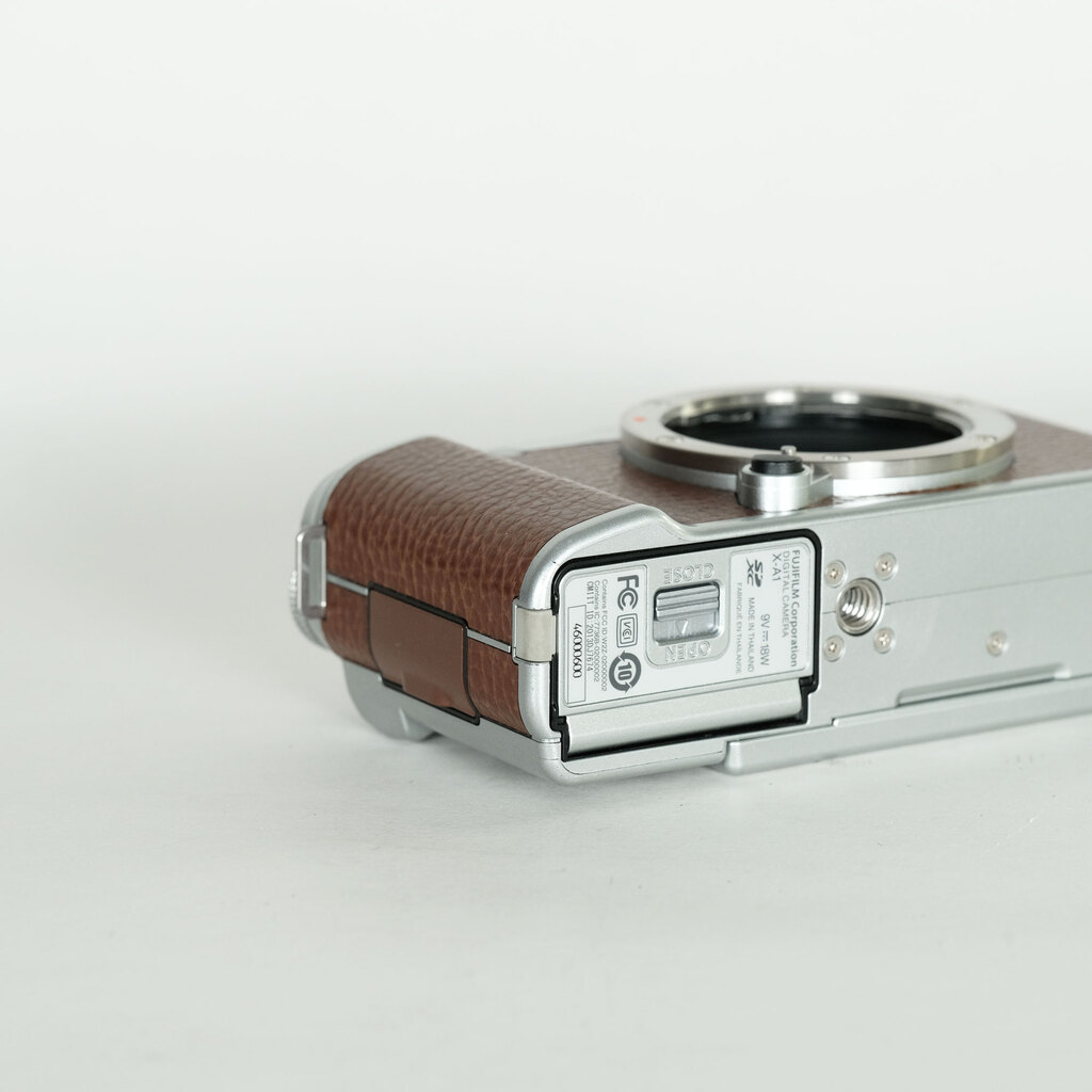 FUJIFILM X-A1 ボディ ブラウン