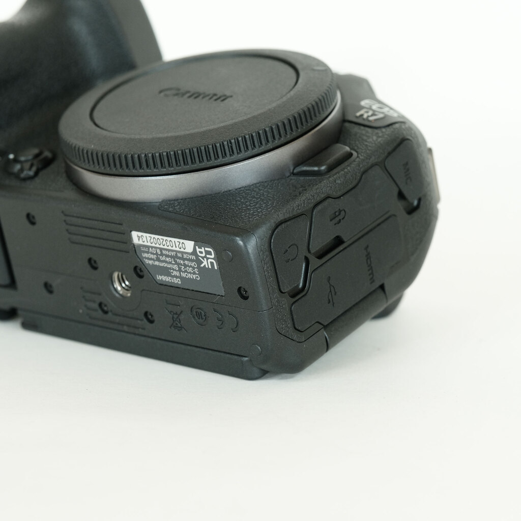 Canon EOS R7 Canon EOS R7