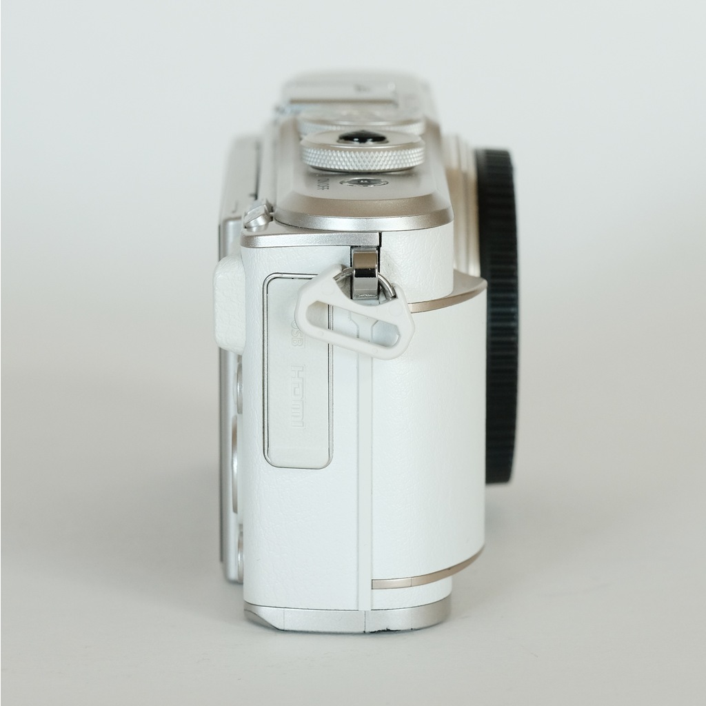 美品】OLYMPUS PEN E-PL8 ホワイト