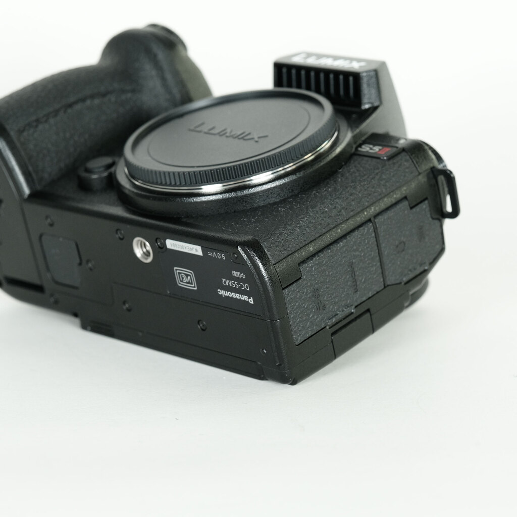 LUMIX S5II DC-S5M2 ボディ 美品 予備バッテリー&SDカード付 LUMIX S5II DC-S5M2 ボディ 美品 付属完備 ショット数少 未使用