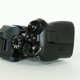 OLYMPUS OM-D E-M1 Mark II OLYMPUS OM-D E-M1 Mark II