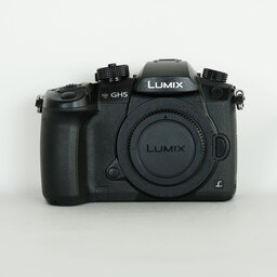 Panasonic LUMIX DC-GH5 Panasonic LUMIX DC-GH5