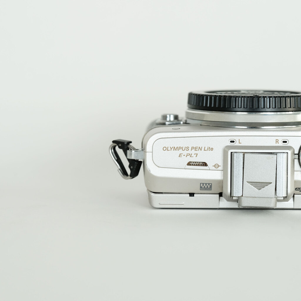 OLYMPUS PEN Lite E-PL7 ボディ シルバー OLYMPUS PEN Lite E-PL7 ボディ シルバー