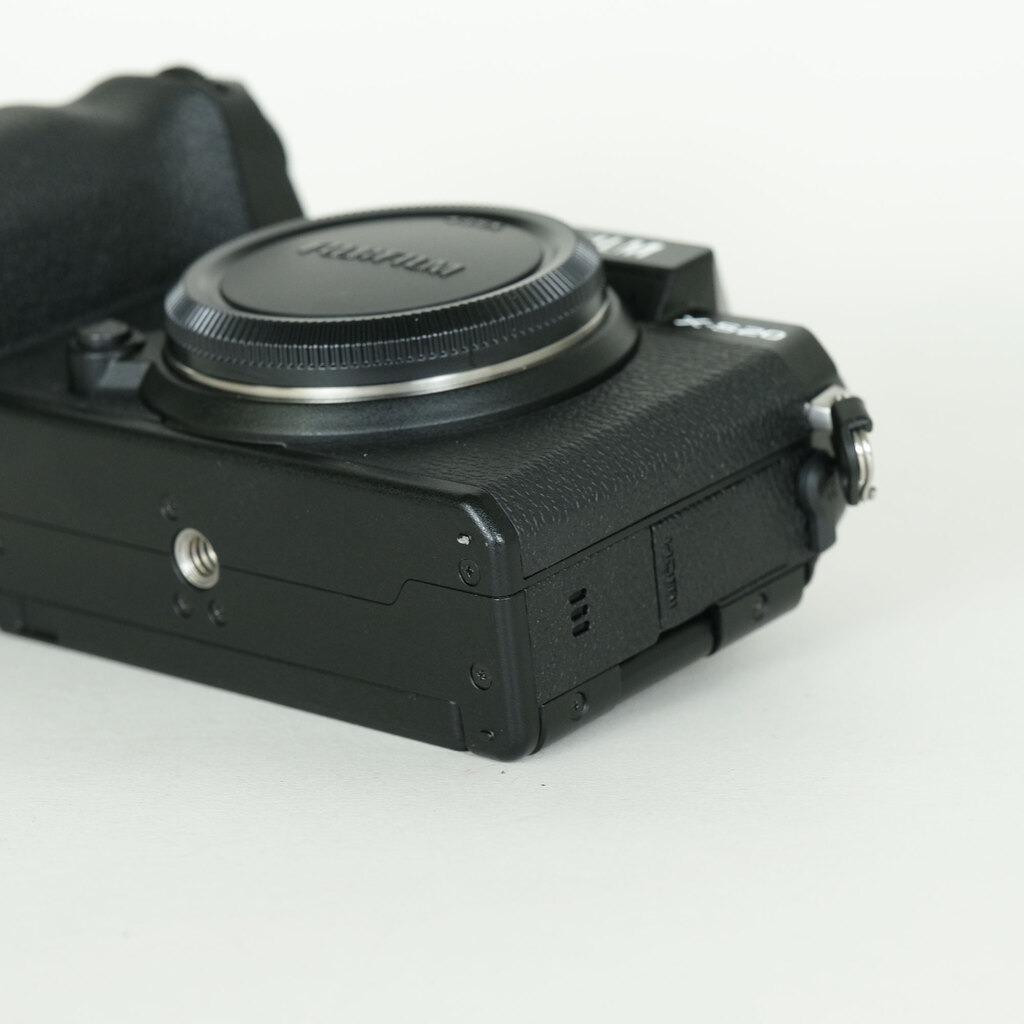 FUJIFILM X-S20