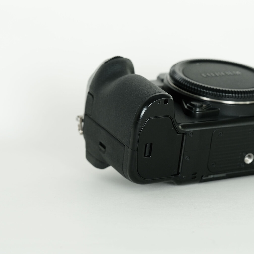 FUJIFILM GFX 50S IIの出品 | ONE SCENE（ワンシーン）