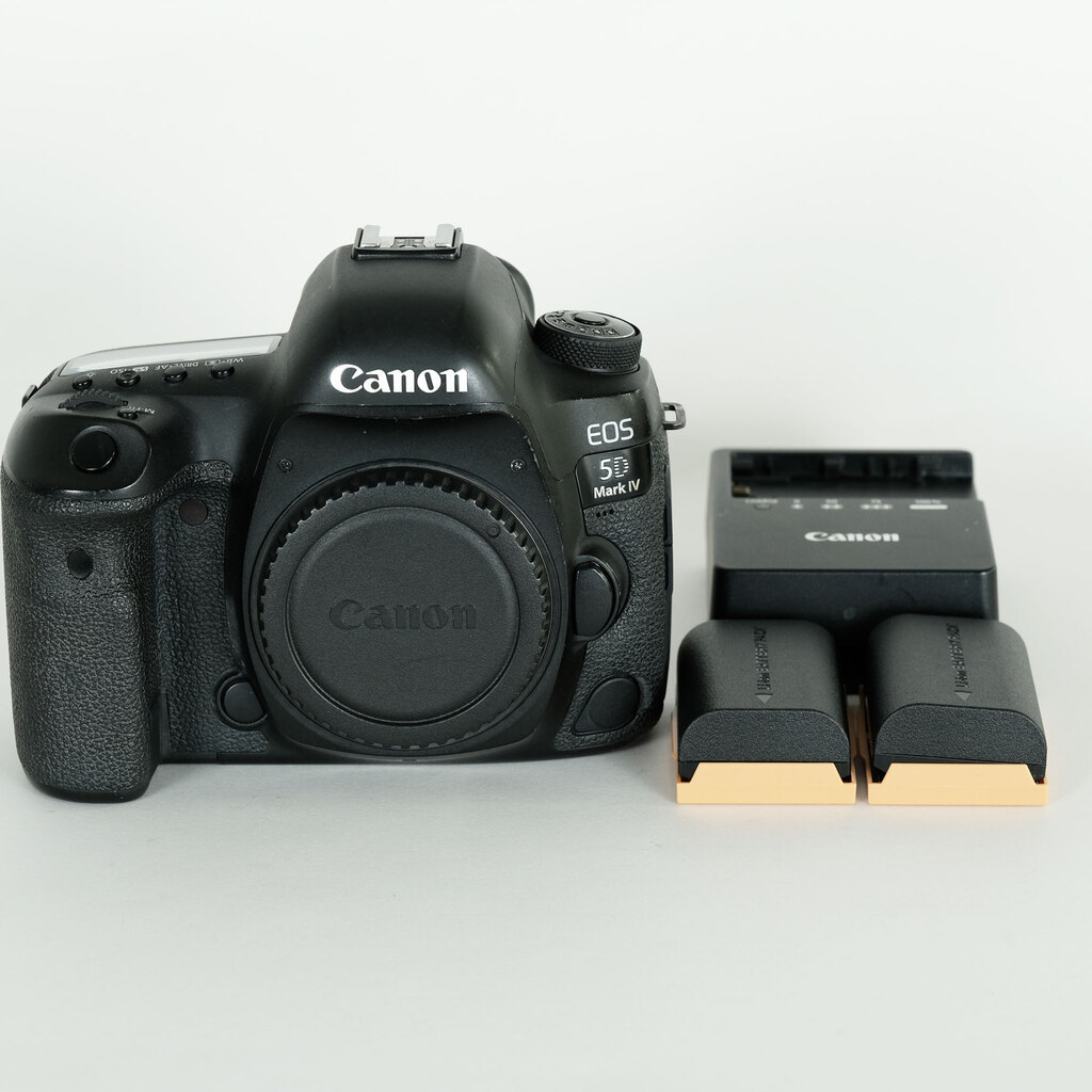 【値下げしました】Canon EOS 5D Mark 4 ボディその他付属品 Canon EOS 5D Mark IVの出品 | ONE SCENE（ワンシーン）
