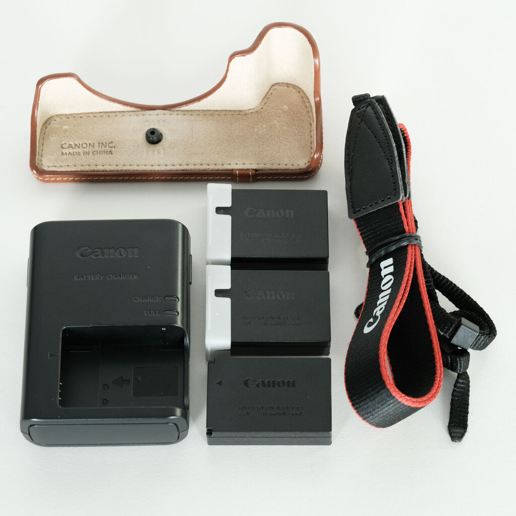 Canon EOS Kiss M Canon EOS Kiss M