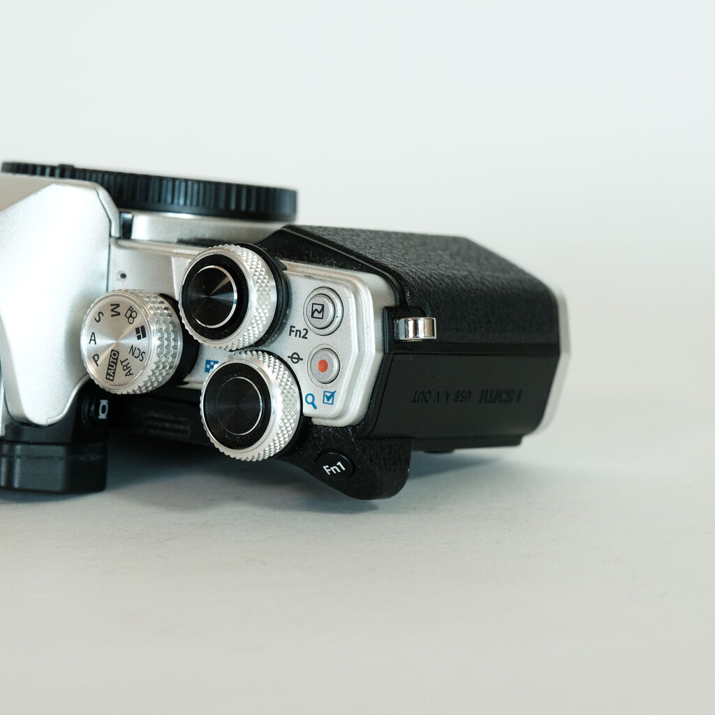 OLYMPUS OM-D E-M10 Mark II