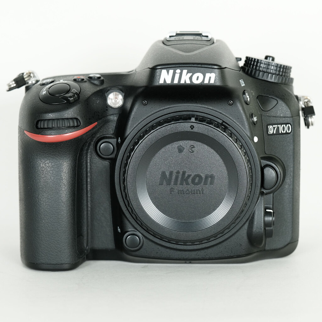 NIKON ニコン D7100 ボディ + AF-S DX NIKKOR 16-85mm f/3.5-5.6