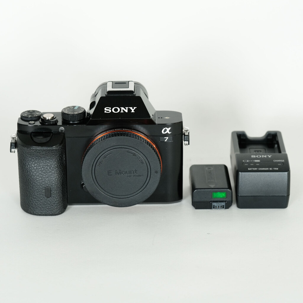SONY α7（ILCE-7）の出品 | ONE SCENE（ワンシーン）