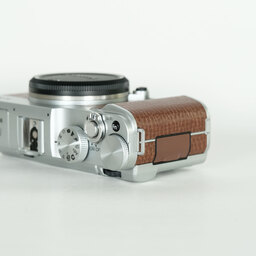 FUJIFILM X-A1 ボディ ブラウン FUJIFILM X-A1 ボディ ブラウン