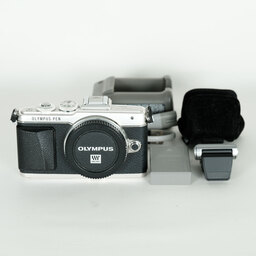 OLYMPUS PEN Lite E-PL7 ボディ シルバー OLYMPUS PEN Lite E-PL7 ボディ シルバー