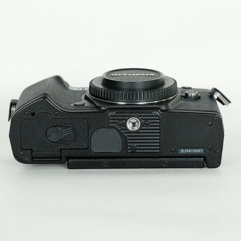 OLYMPUS OM-D E-M5 Mark IIIの出品 | ONE SCENE（ワンシーン）