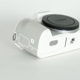 Canon EOS Kiss M Canon EOS Kiss M