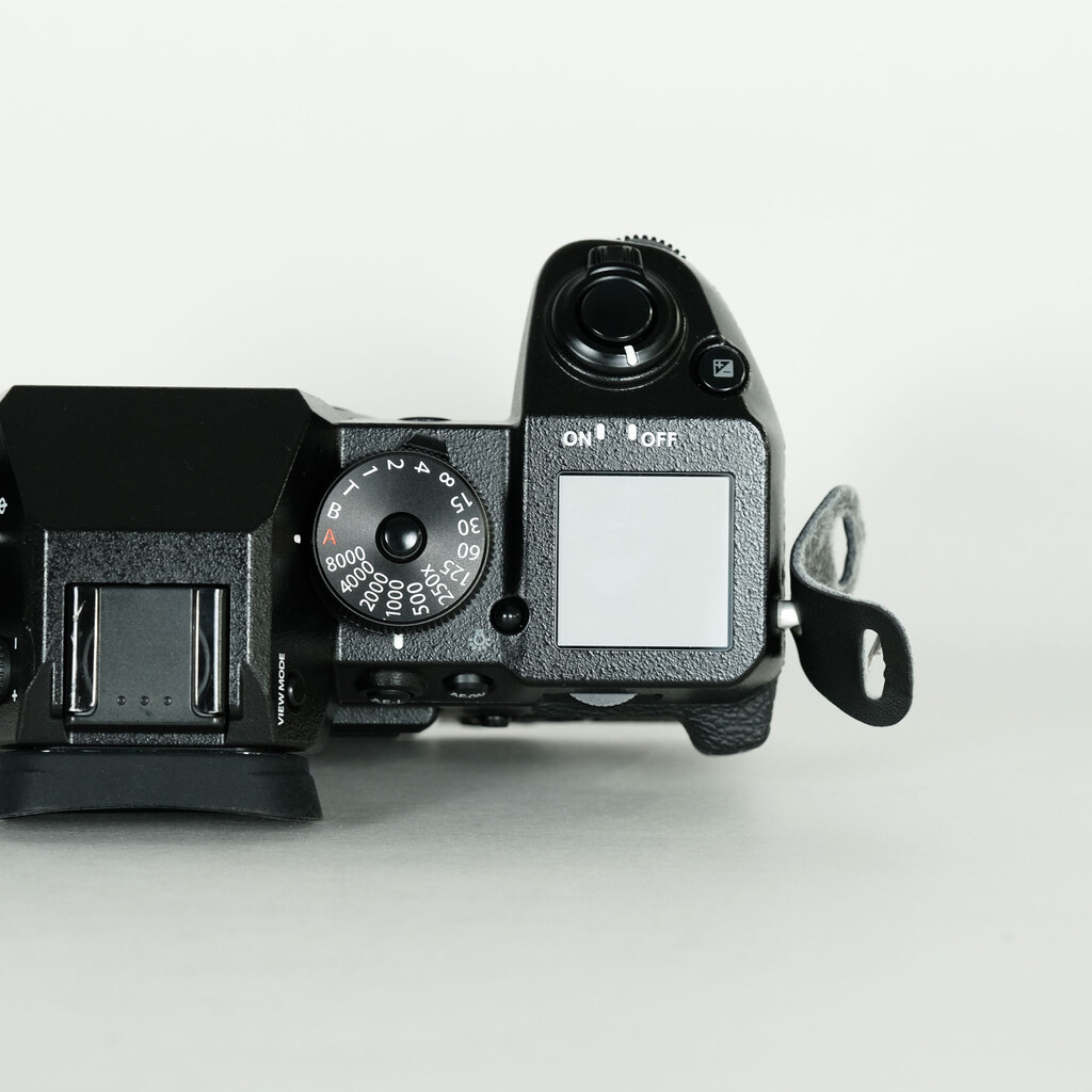【美品】FUJIFILM X-H1 レンズ付き　シャッター数1500枚未満 FUJIFILM X-H1の出品 | ONE SCENE（ワンシーン）