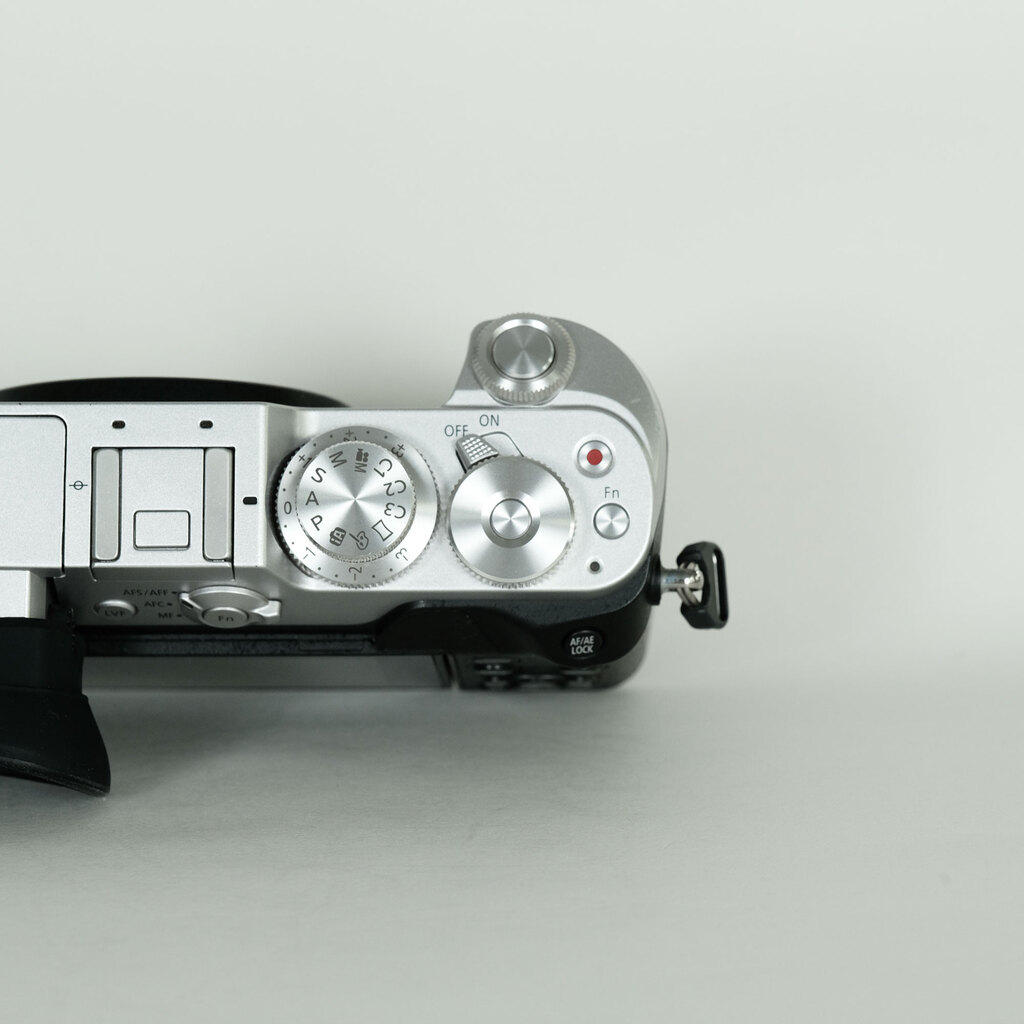 Panasonic LUMIX DMC-GX8ミラーレス一眼 シルバー Panasonic LUMIX DMC-GX8ミラーレス一眼 シルバー パナソニック LUMIX