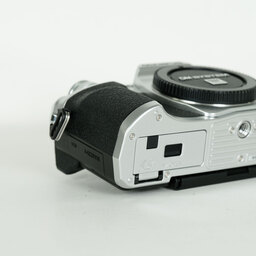 OLYMPUS OM-D E-M10 Mark IV