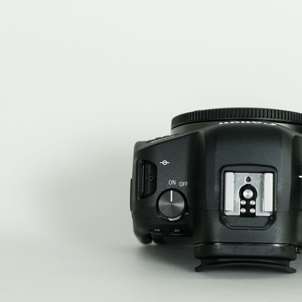 Canon EOS R6 Canon EOS R6