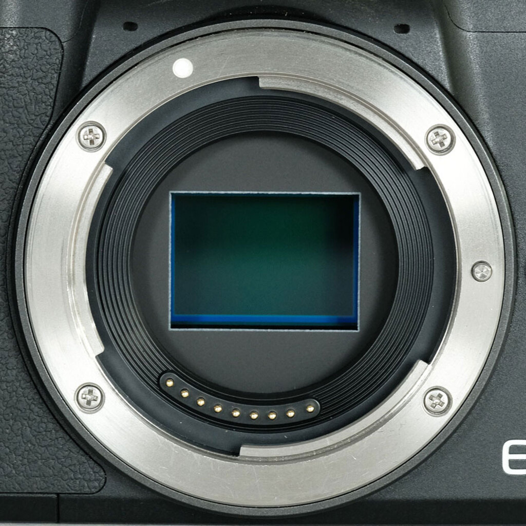 小愛たサマ専用　Canon EOS Kiss M ホワイト　電源はいりません。 電源が入らない』 CANON EOS Kiss M ダブルズームキット の