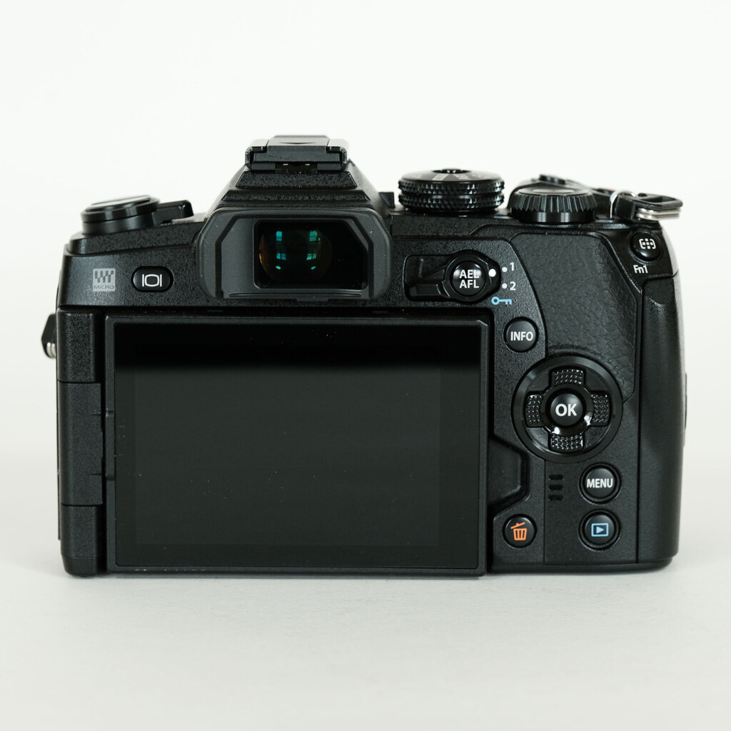OLYMPUS OM-D E-M1 Mark II OLYMPUS OM-D E-M1 Mark II