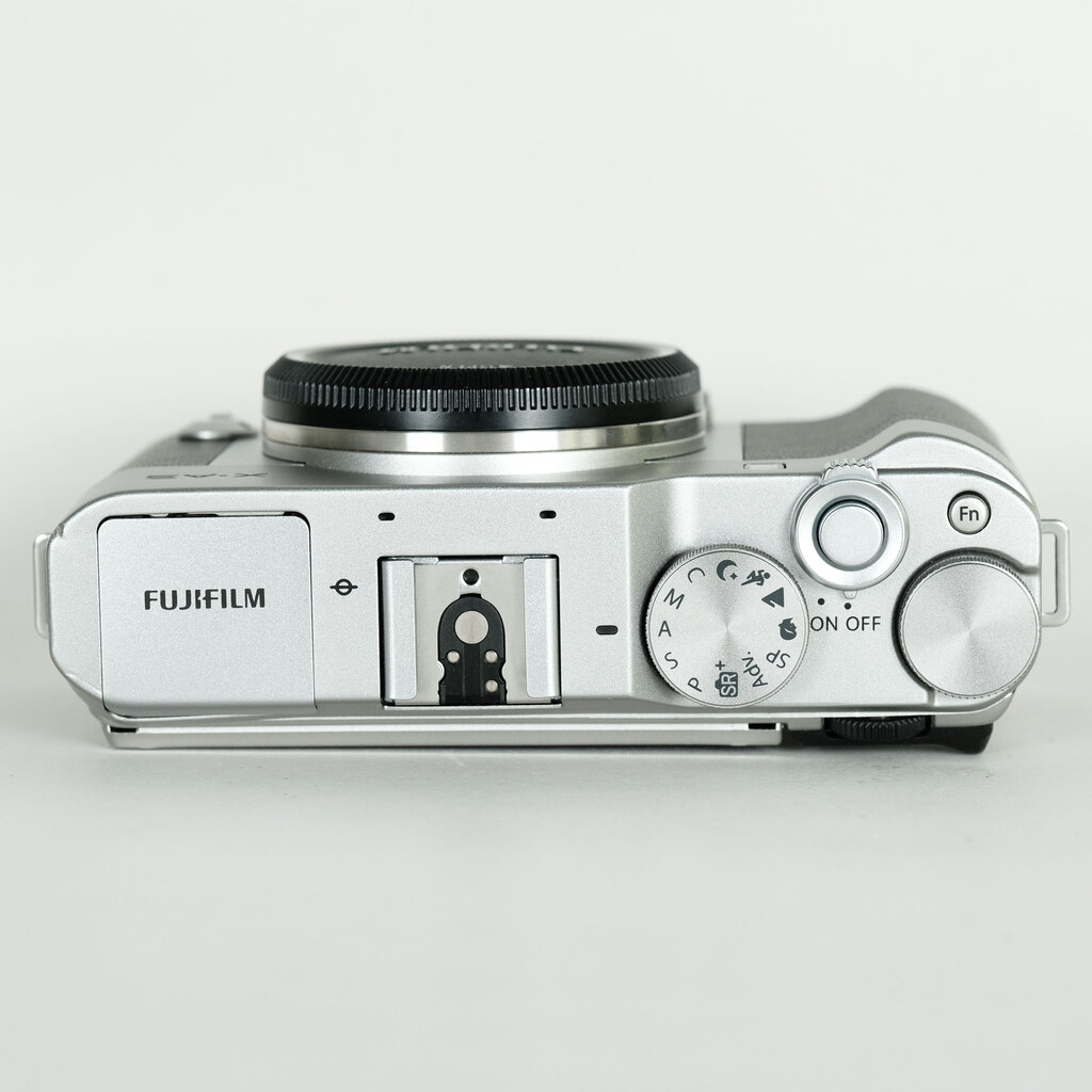 FUJIFILM X-A3 ボディ  シルバー FUJIFILM X-A3 ボディ  シルバー