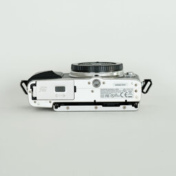 OLYMPUS PEN Lite E-PL7 ボディ シルバー OLYMPUS PEN Lite E-PL7 ボディ シルバー