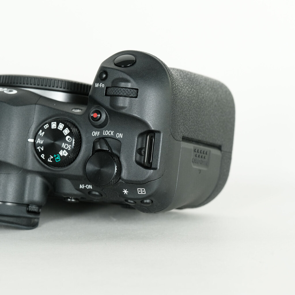 9月新品購入Canon EOS R6 mark2 ボディ　バーコード切り取りなし 9月新品購入Canon EOS R6 mark2 ボディ バーコード切り取りなし Canon