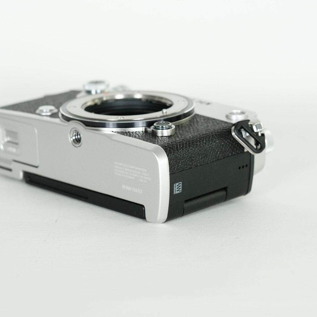 OLYMPUS PEN-F