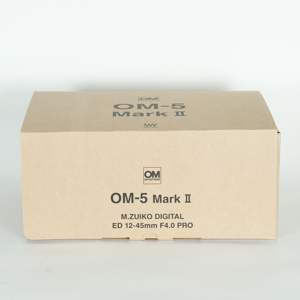 OM SYSTEM OM-5 ボディ箱付属品付き | 機動性と画質のバランス抜群 新品)OM SYSTEM（オーエムシステム） OM-5 ボディ ブラック（商品ID