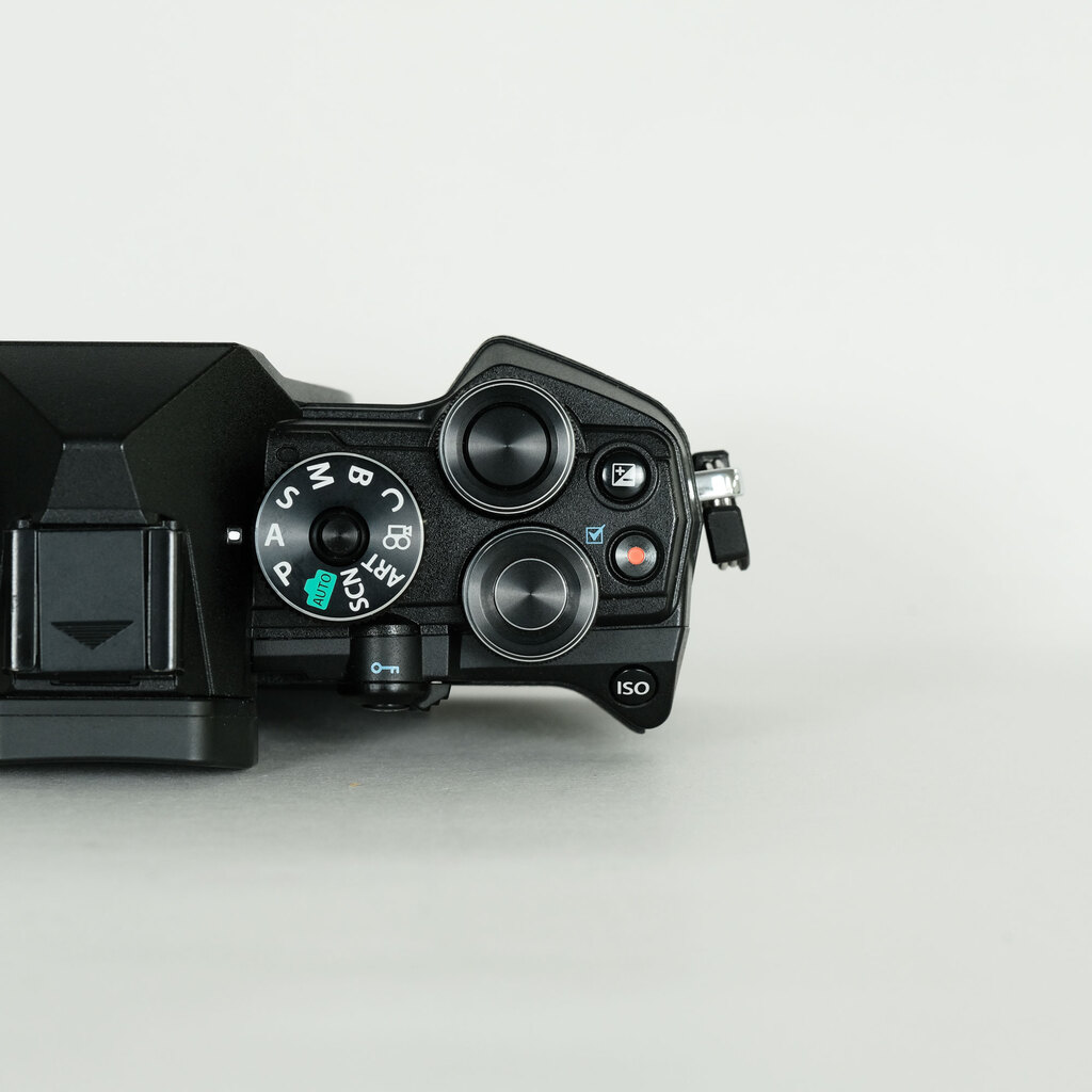 OLYMPUS OM-D E-M5 Mark III