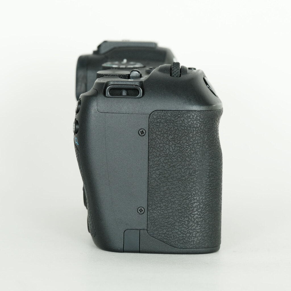 【美品】Canon EOS R8 ボディ カウント807 動作良好 一眼 Canon EOS R8の出品 | ONE SCENE（ワンシーン）