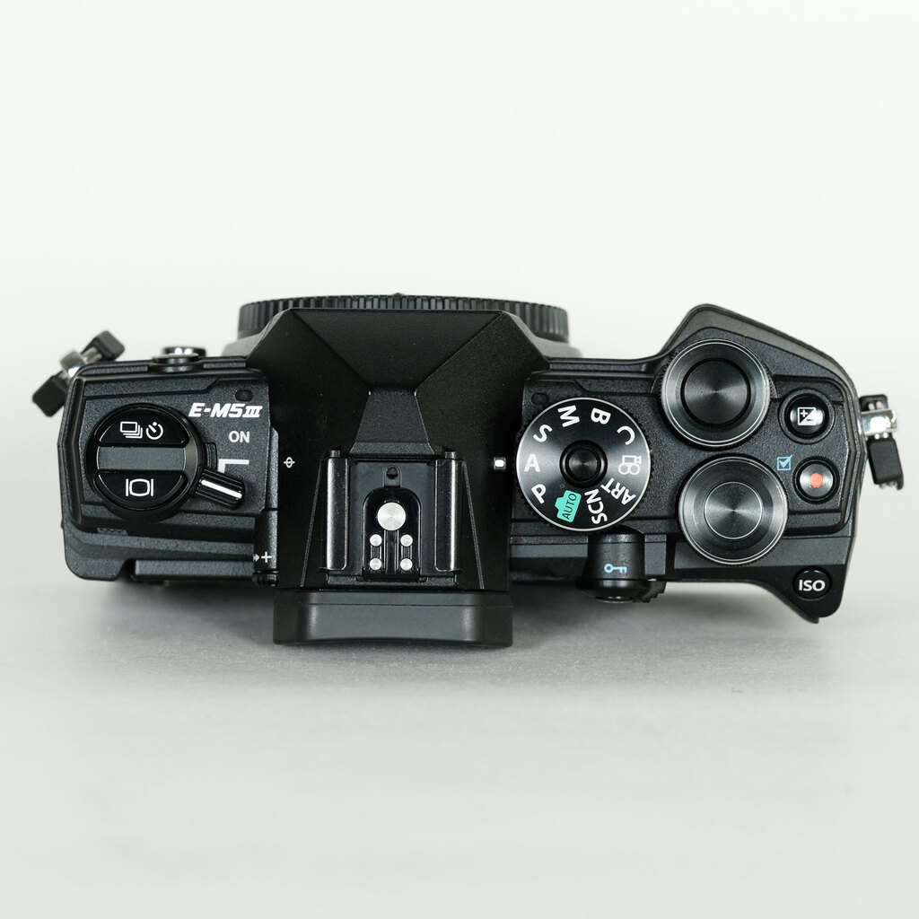 OLYMPUS OM-D E-M5 Mark III
