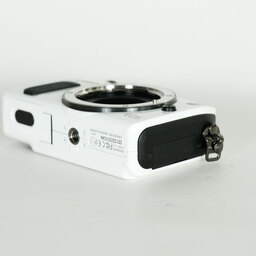 Canon EOS M ボディ ホワイト Canon EOS M ボディ ホワイト