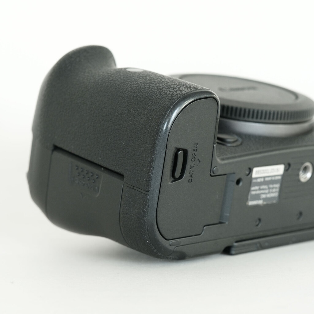 Canon EOS R6 Canon EOS R6