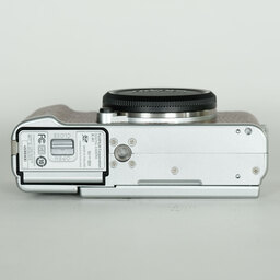 FUJIFILM X-A1 ボディ ブラウン