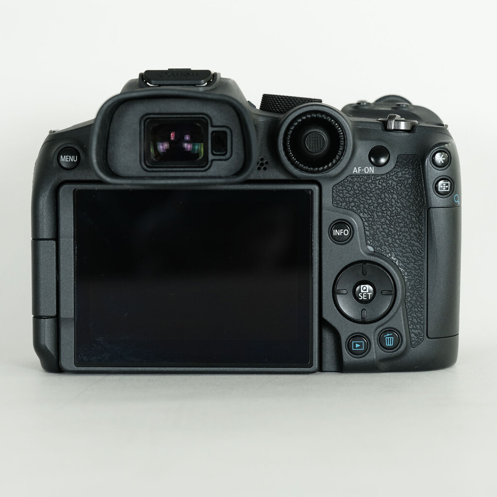 Canon EOS R7 Canon EOS R7