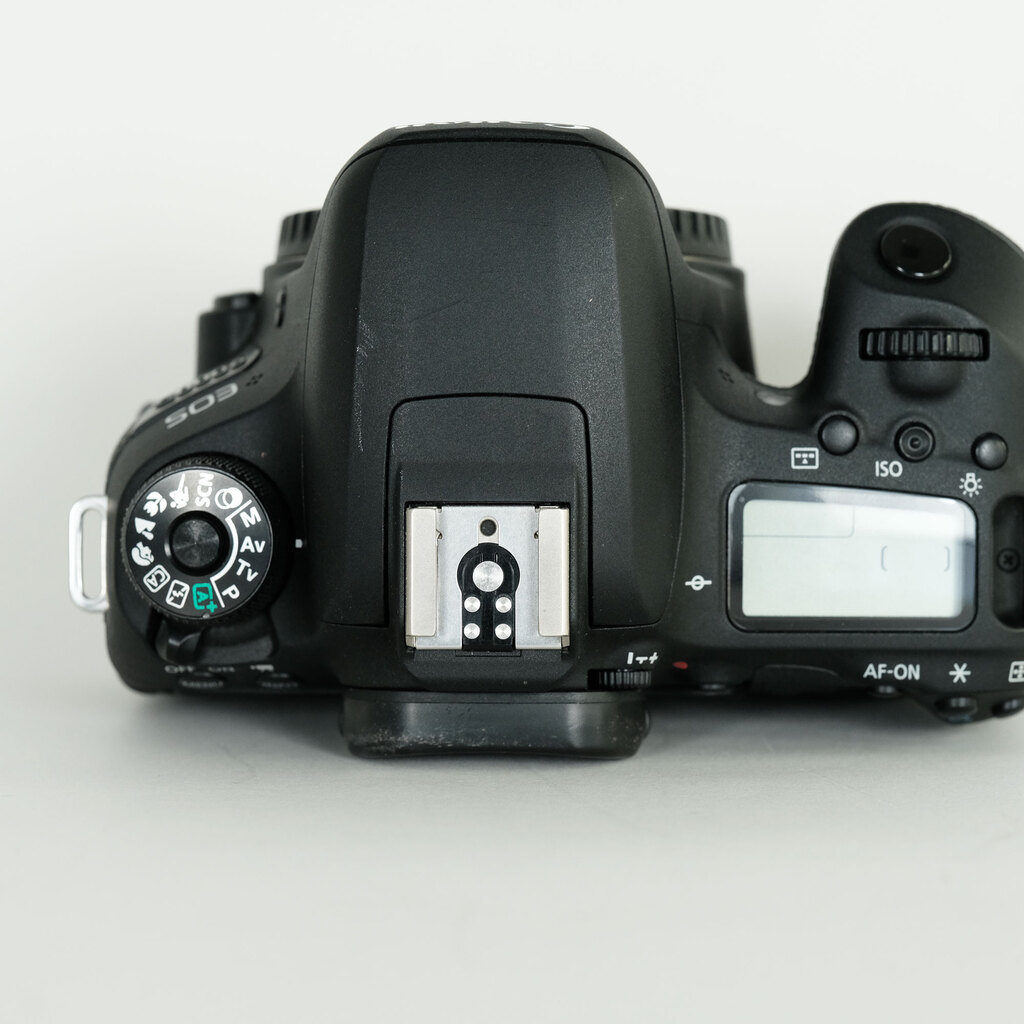 Canon EOS 9000D Canon EOS 9000D