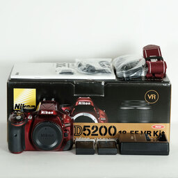 Nikon D5200 ボディ レッド Nikon D5200 ボディ レッド