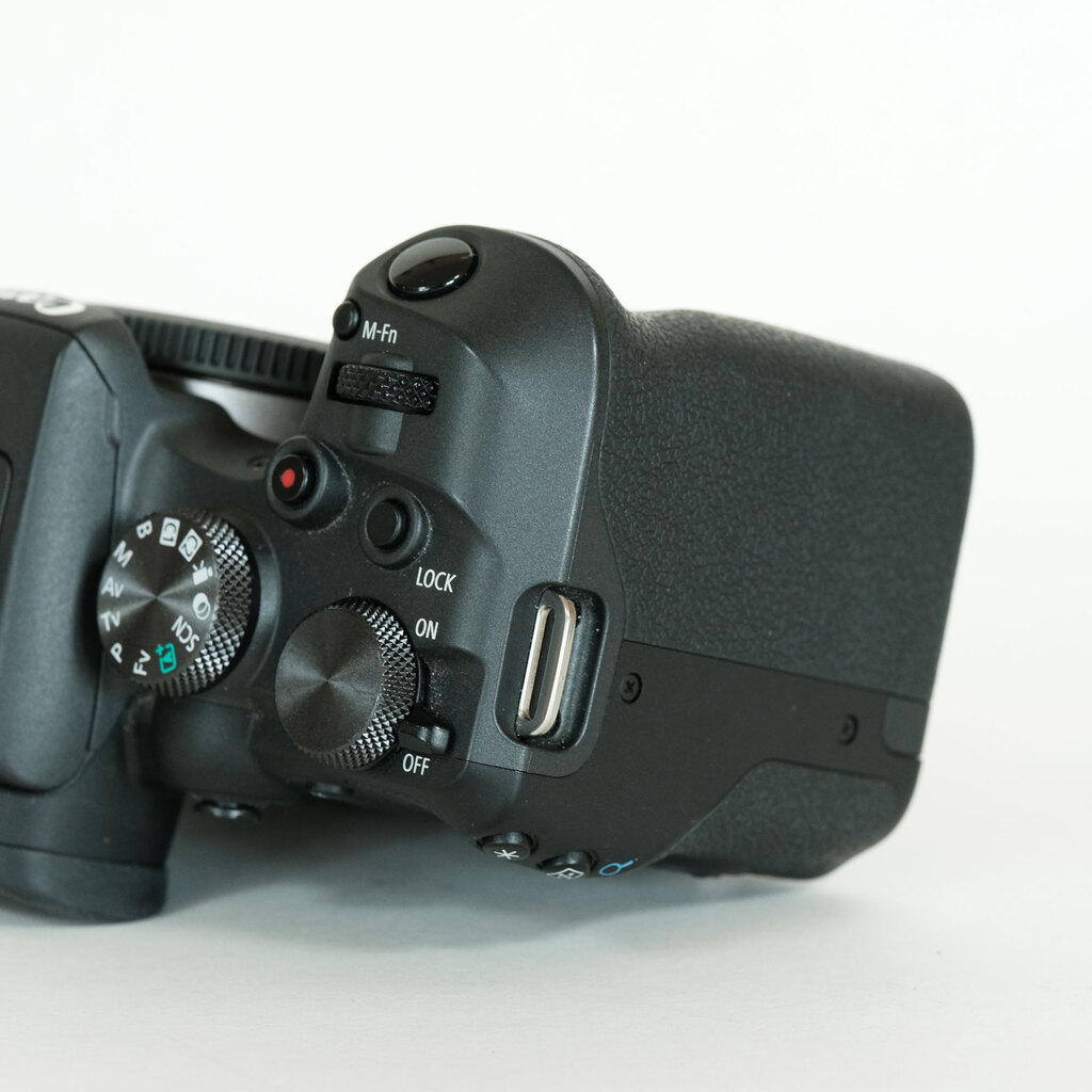 Canon EOS R10 Canon EOS R10
