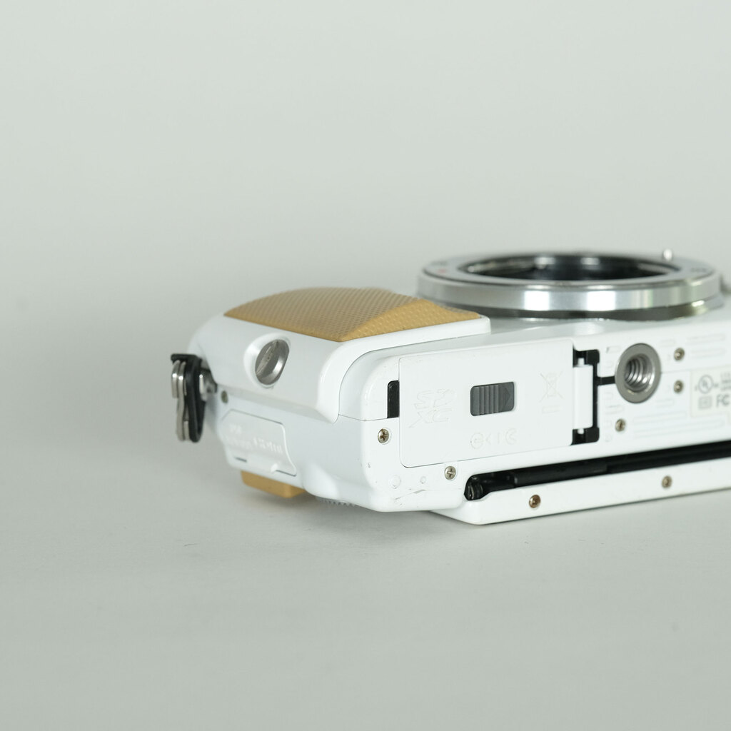 OLYMPUS PEN Lite E-PL5 ボディ ホワイト OLYMPUS PEN Lite E-PL5 ボディ ホワイト