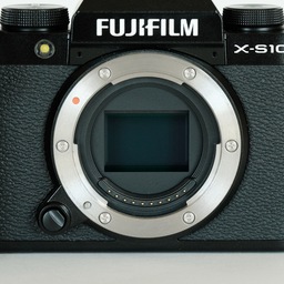 FUJIFILM X-S10