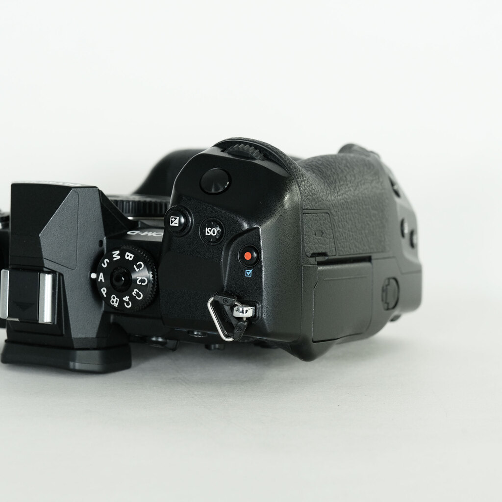 OLYMPUS OM-D E-M1X OLYMPUS OM-D E-M1X